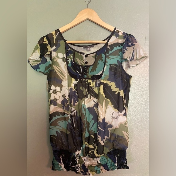 Apt. 9 Womens Size Medium Flutter Sleeve Ruching Hem Camo Tropical Blouse - Picture 1 of 8